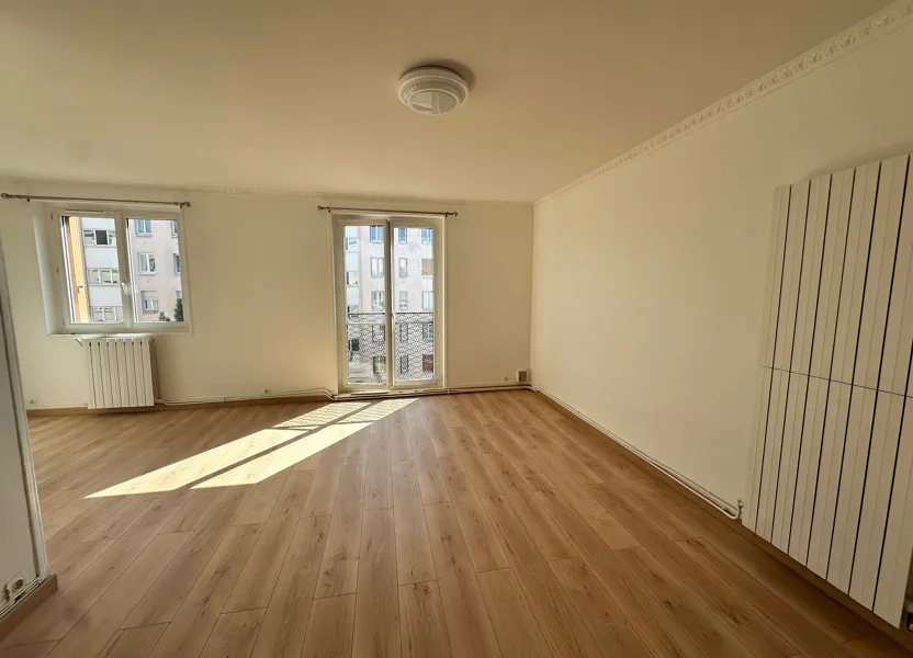 Flat Square Jean Mermoz in Le Blanc-Mesnil