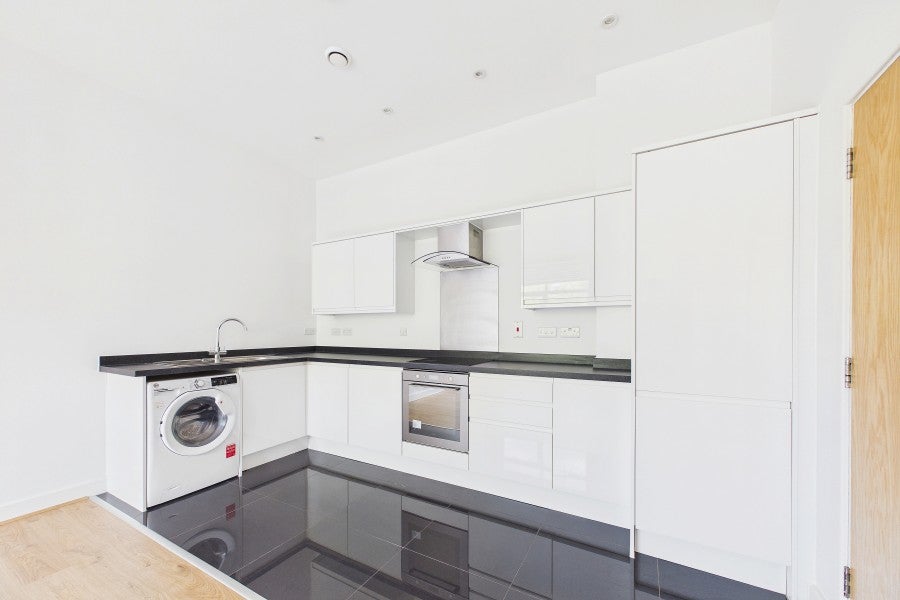 Flat Knoll Road in Surrey Heath