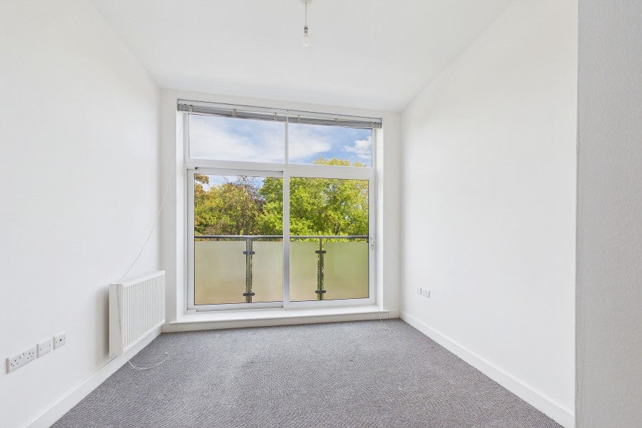 Flat Knoll Road in Surrey Heath