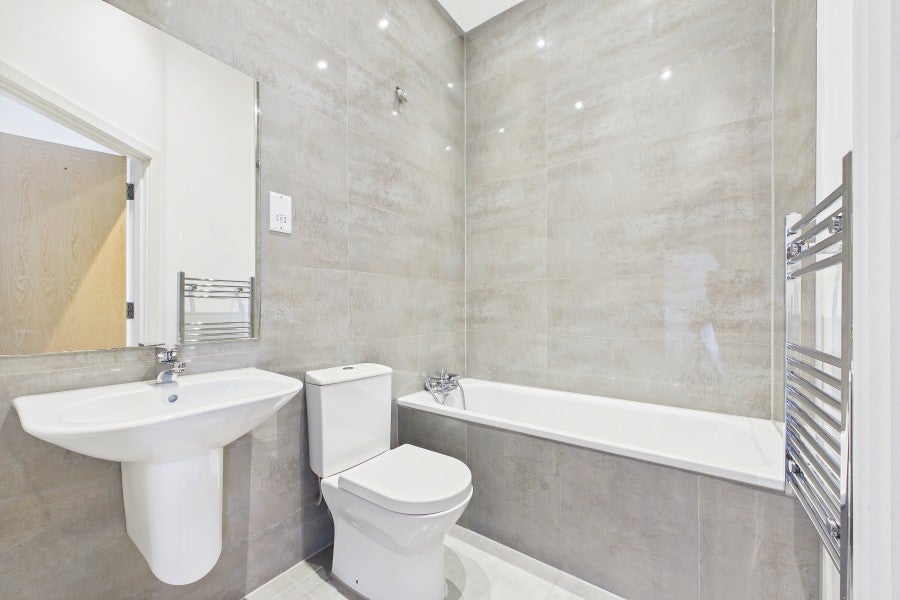 Flat Knoll Road in Surrey Heath