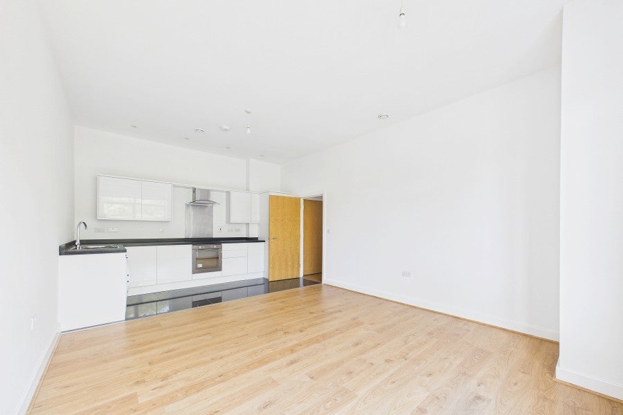 Flat Knoll Road in Surrey Heath