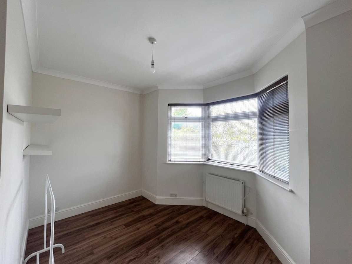 Flat Finchley Road in Southend-on-Sea