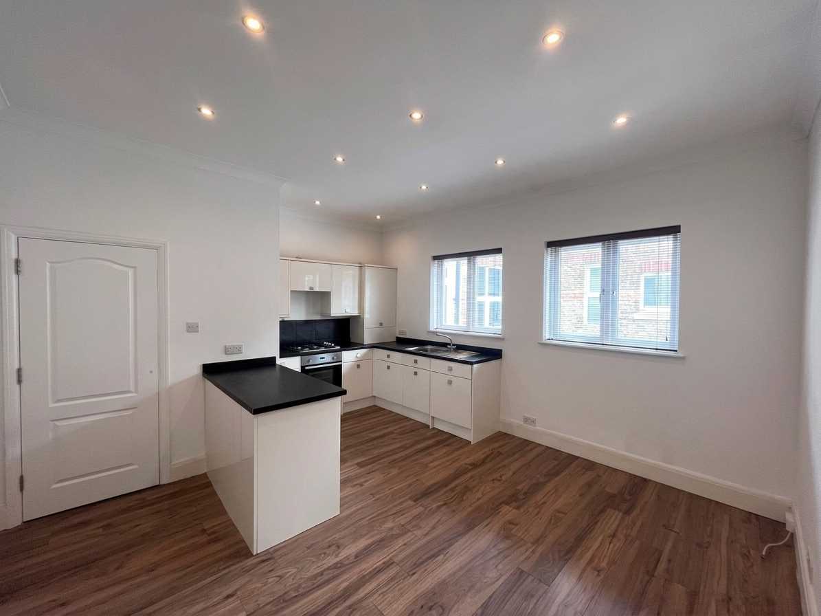 Flat Finchley Road in Southend-on-Sea