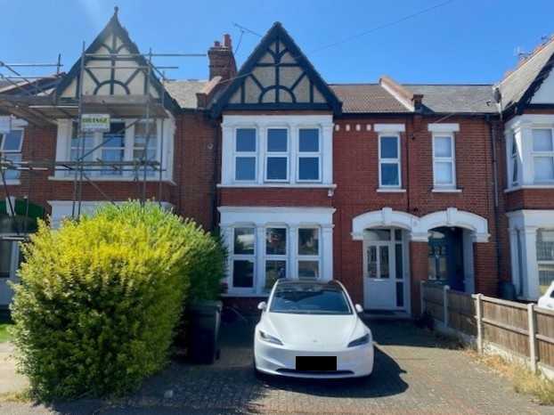 Flat Finchley Road in Southend-on-Sea