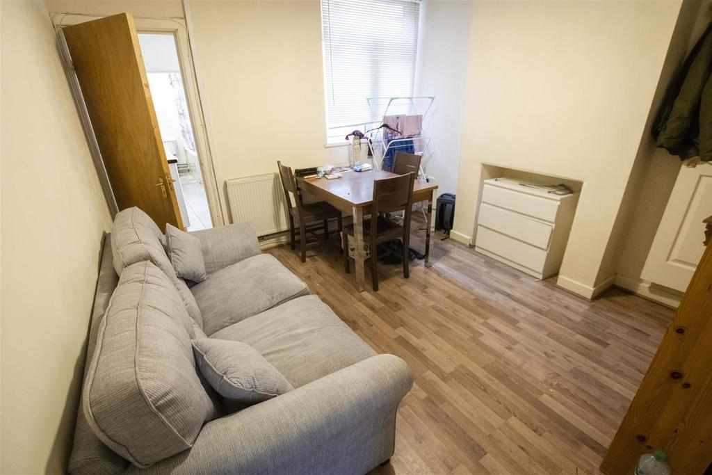 Flat Winnie Road in Birmingham