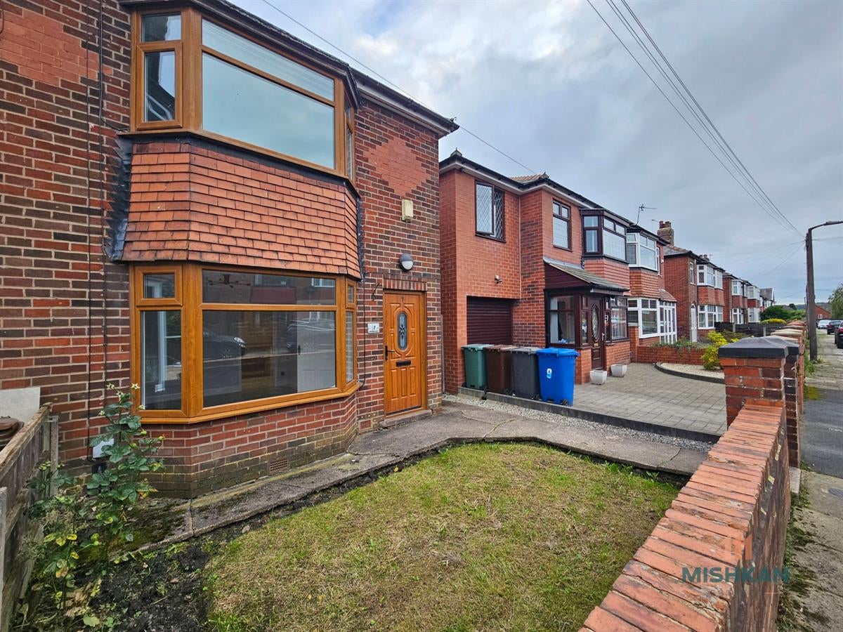 House Wolstenholme Avenue in Bury