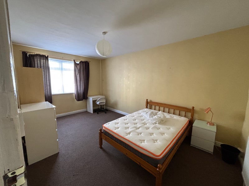 Room Donald Street in Cardiff
