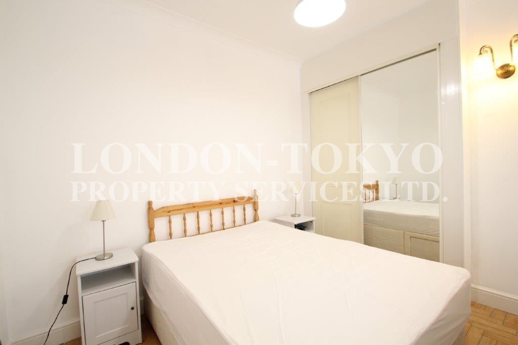Flat Holland Road in Greater London