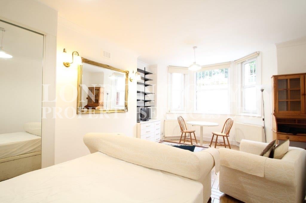 Flat Holland Road in Greater London