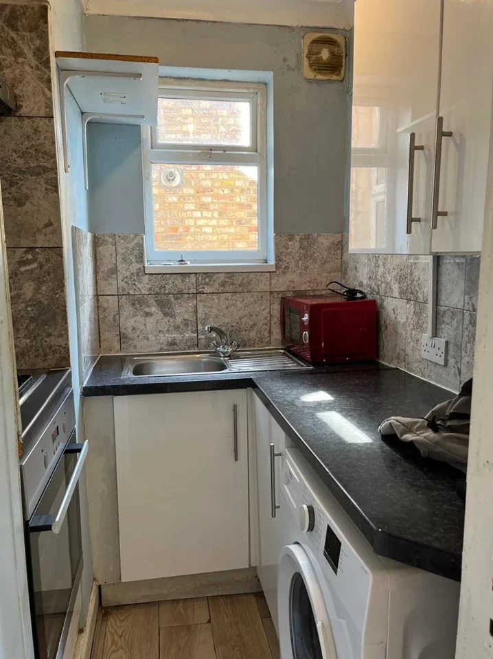 Flat Tylecroft Road in Greater London