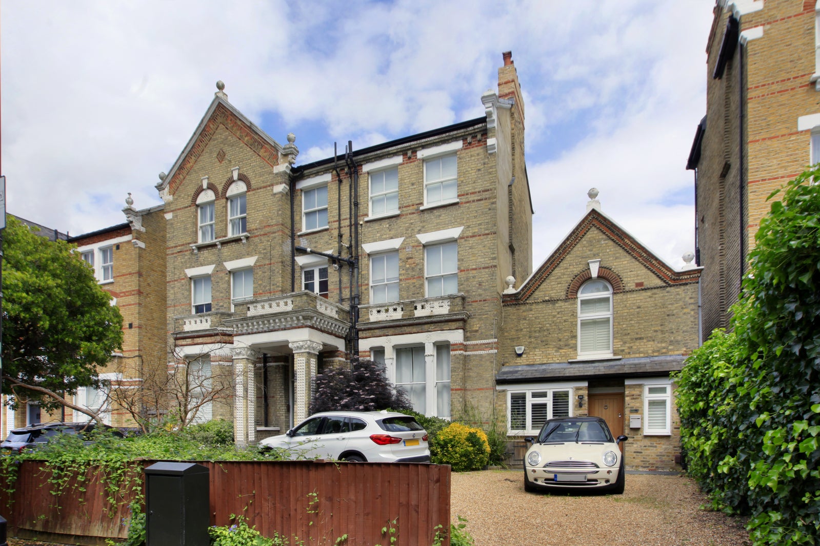 Flat Macaulay Road in Greater London