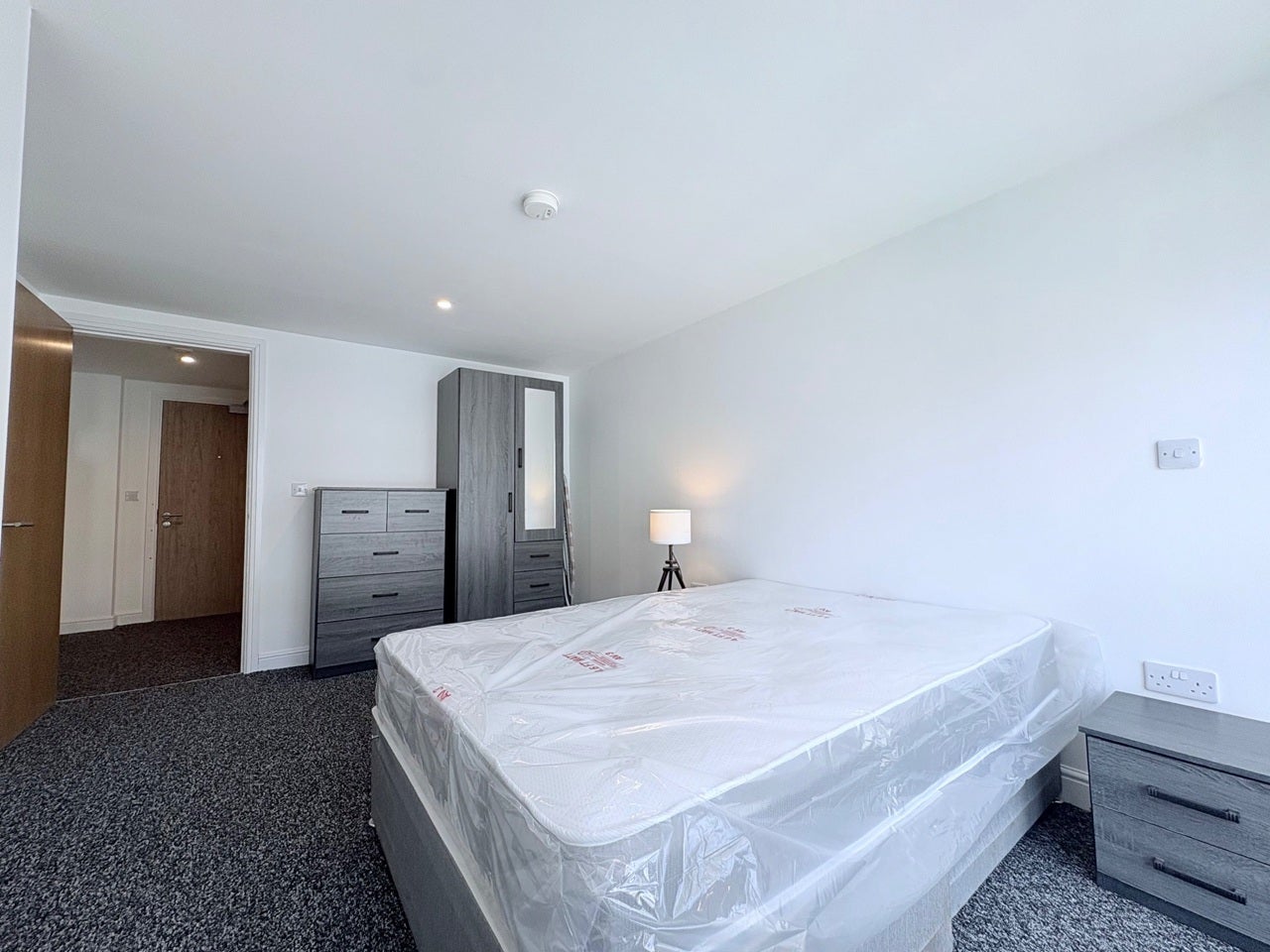 Flat Wolstenholme Square in Liverpool