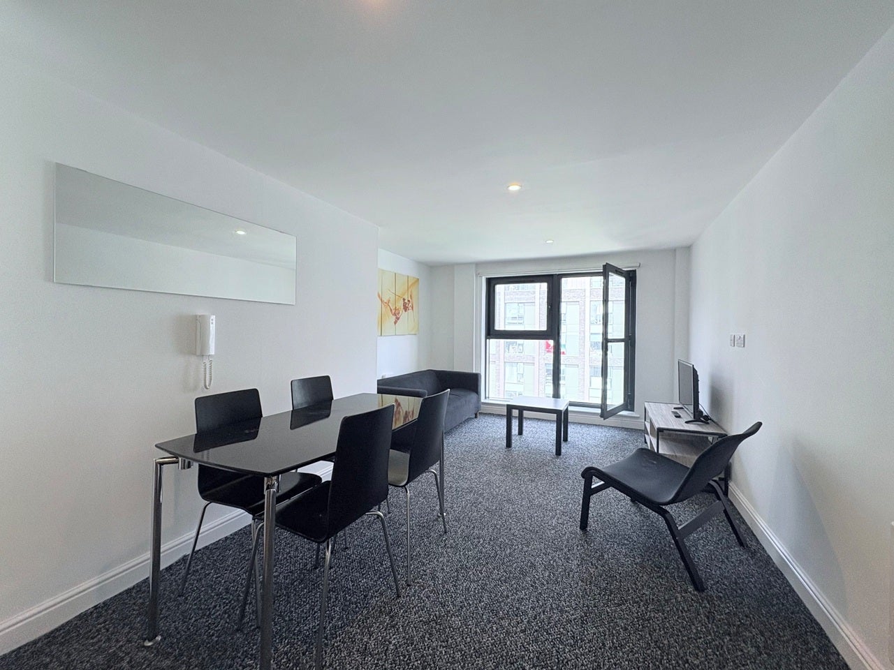 Flat Wolstenholme Square in Liverpool