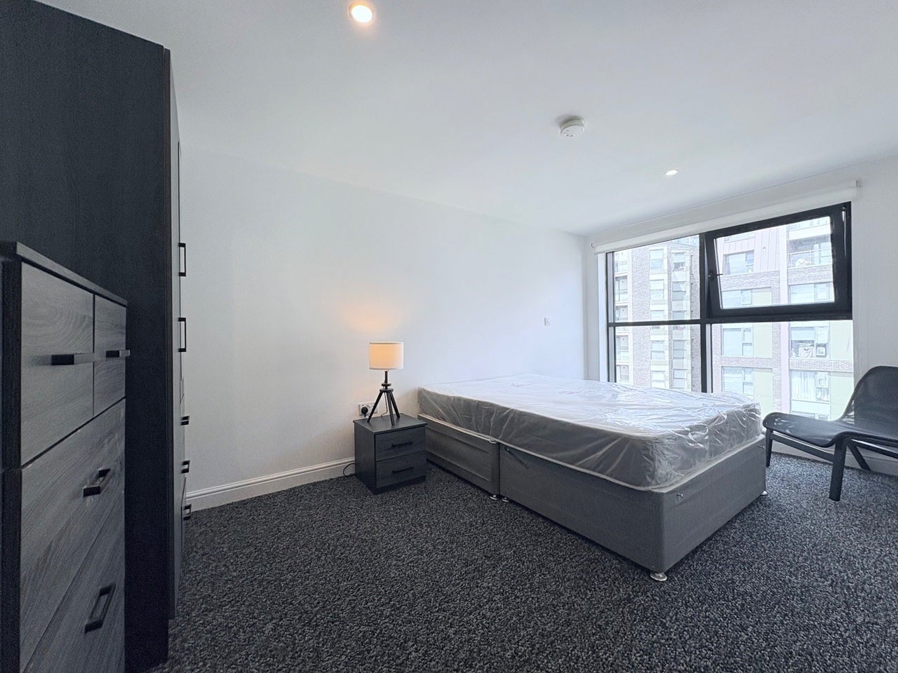 Flat Wolstenholme Square in Liverpool