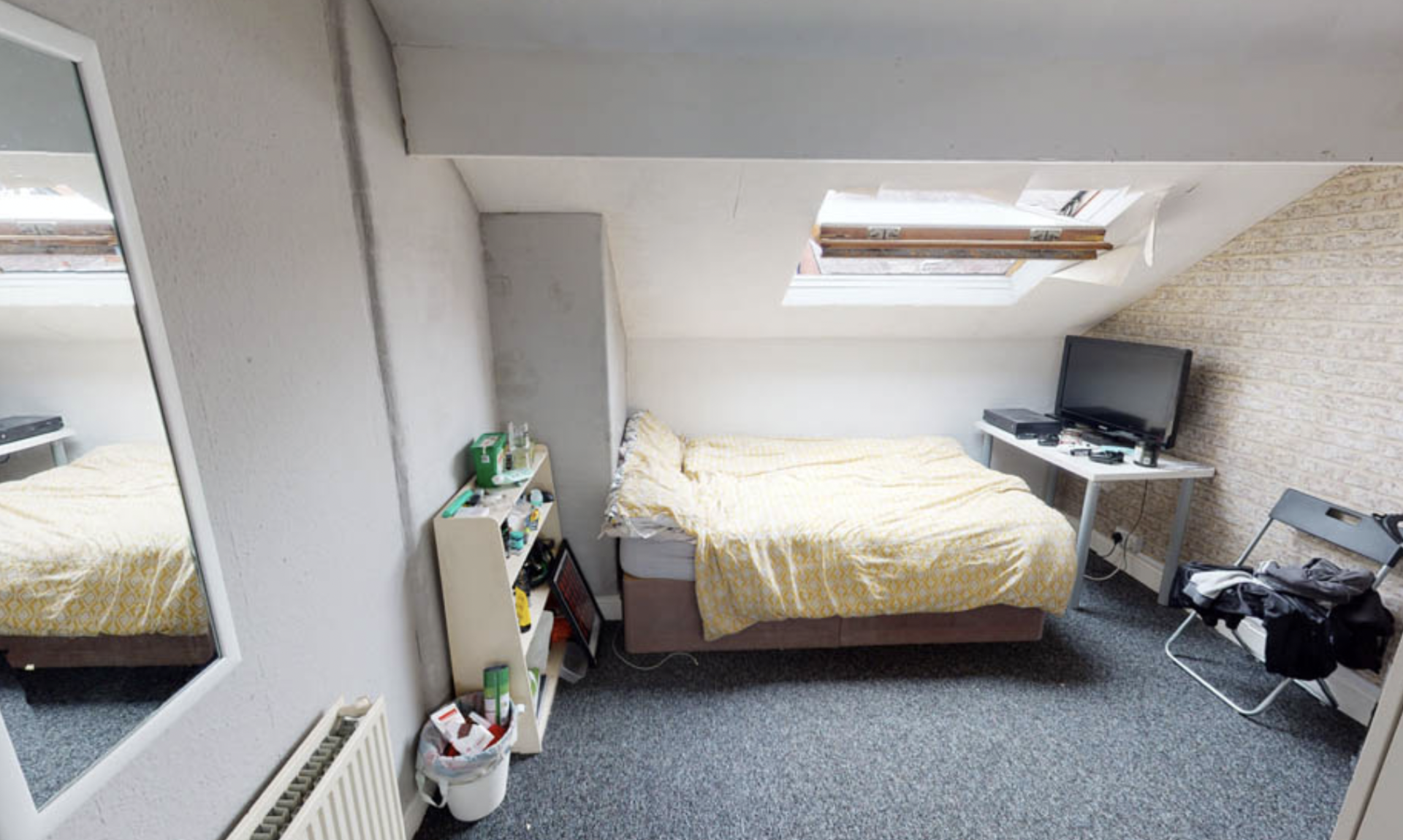 Flat Kirkstall Lane in Leeds