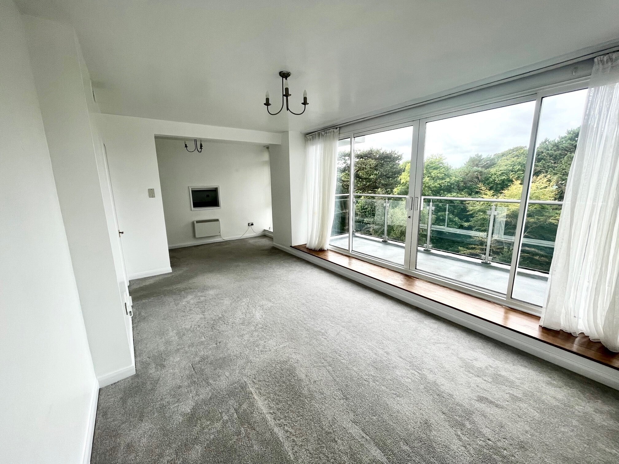 Flat West Cliff Road in Bournemouth