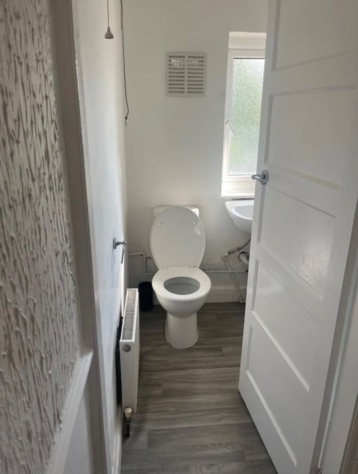 Room Elaine Avenue in Strood