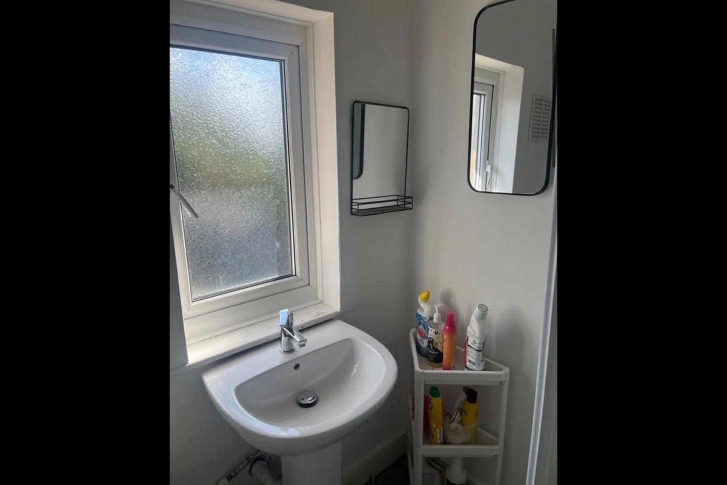 Room Elaine Avenue in Strood