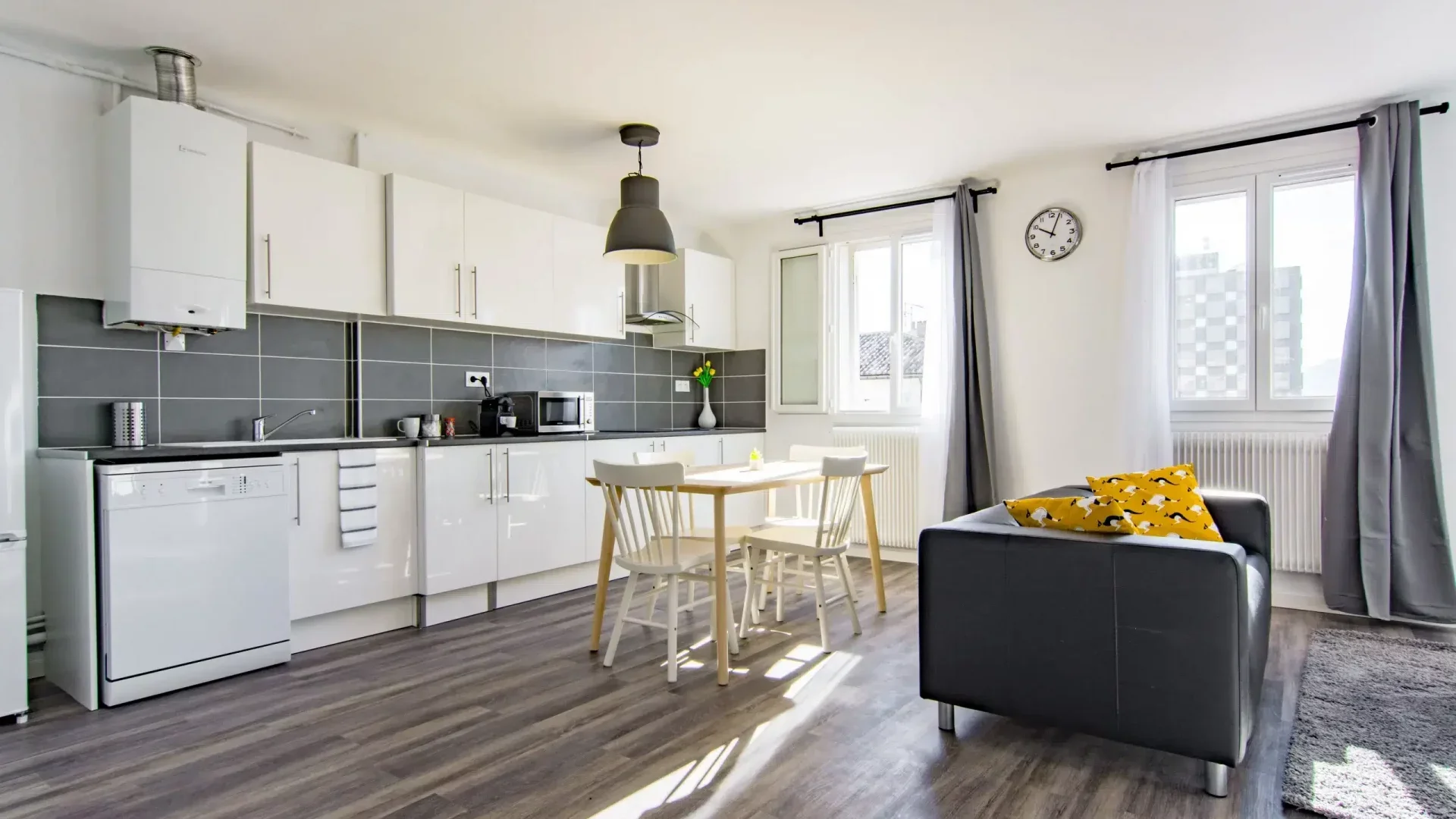 Room Rue Colbert in La Fare-les-Oliviers