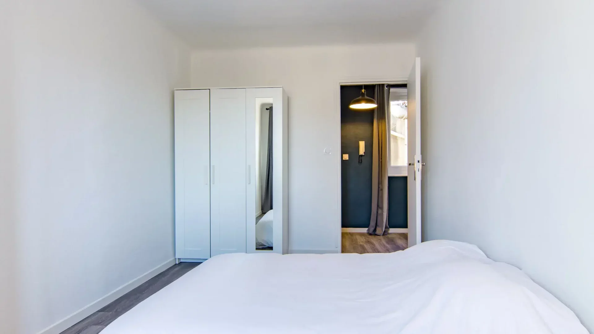 Room Rue Colbert in La Fare-les-Oliviers