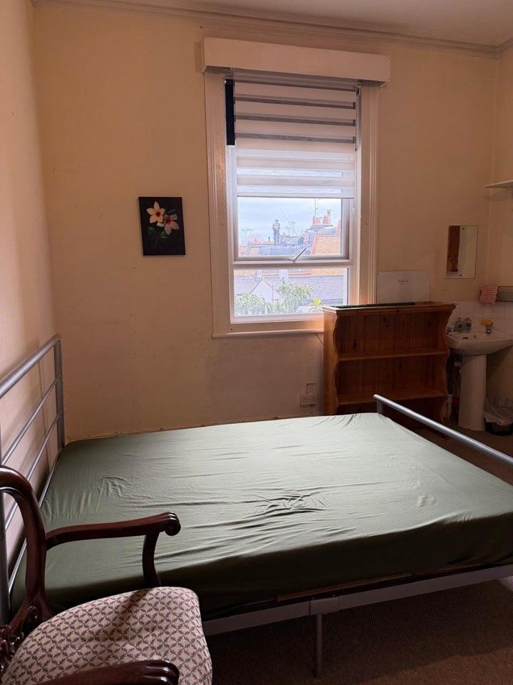Room Shepherds Bush Road in Greater London