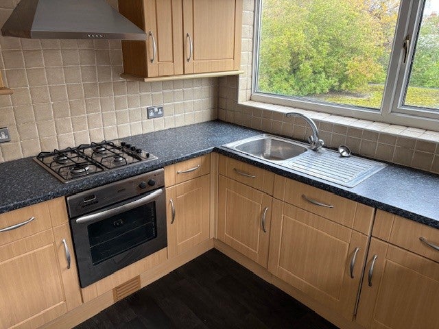 Flat Chanterlands Avenue in Hull