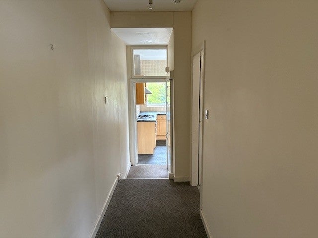 Flat Chanterlands Avenue in Hull