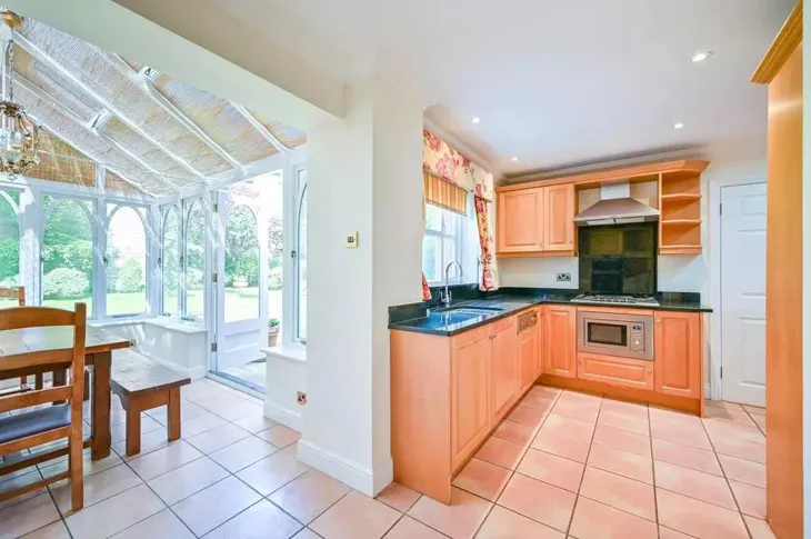House Devey Close in Greater London
