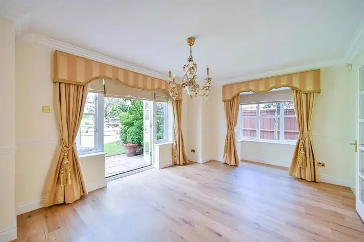House Devey Close in Greater London