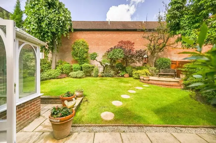 House Devey Close in Greater London
