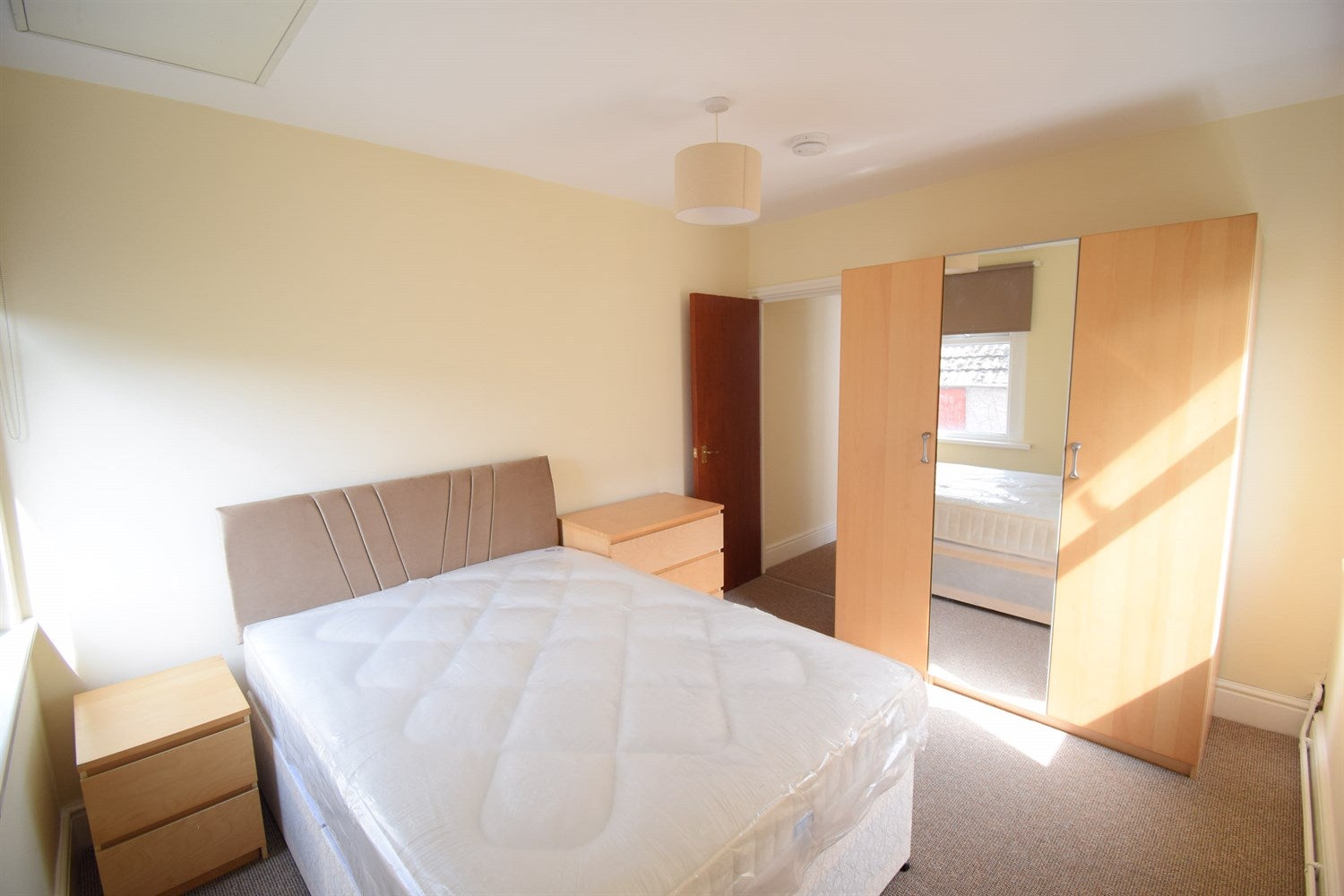 Flat Cowbridge Road East in Cardiff
