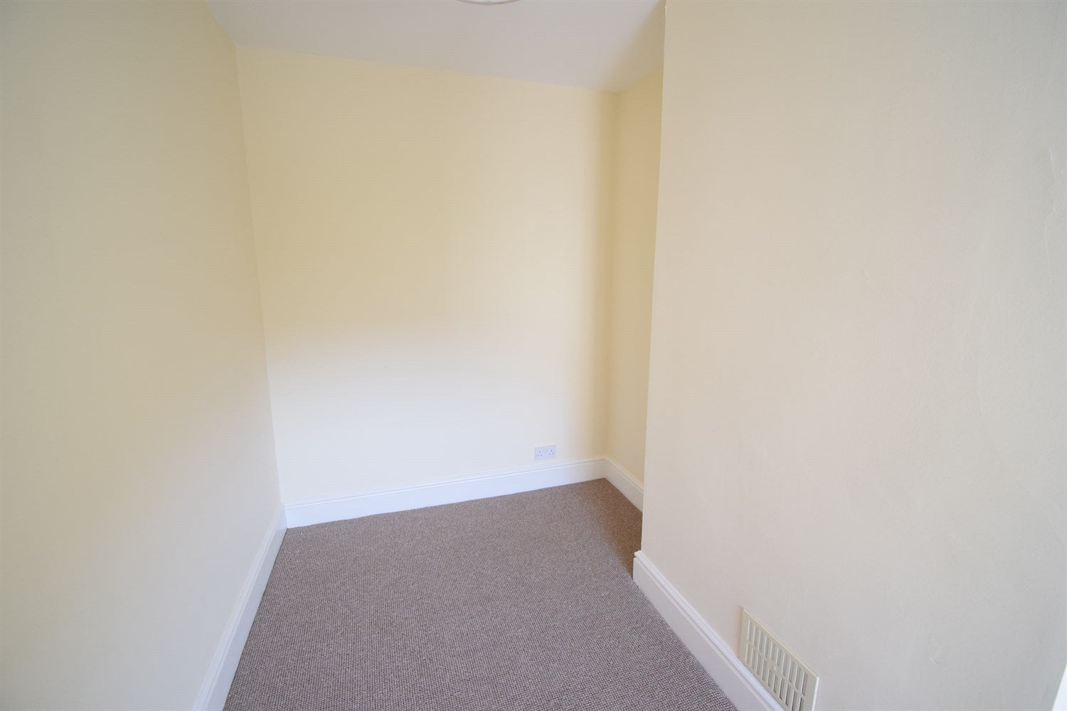 Flat Cowbridge Road East in Cardiff