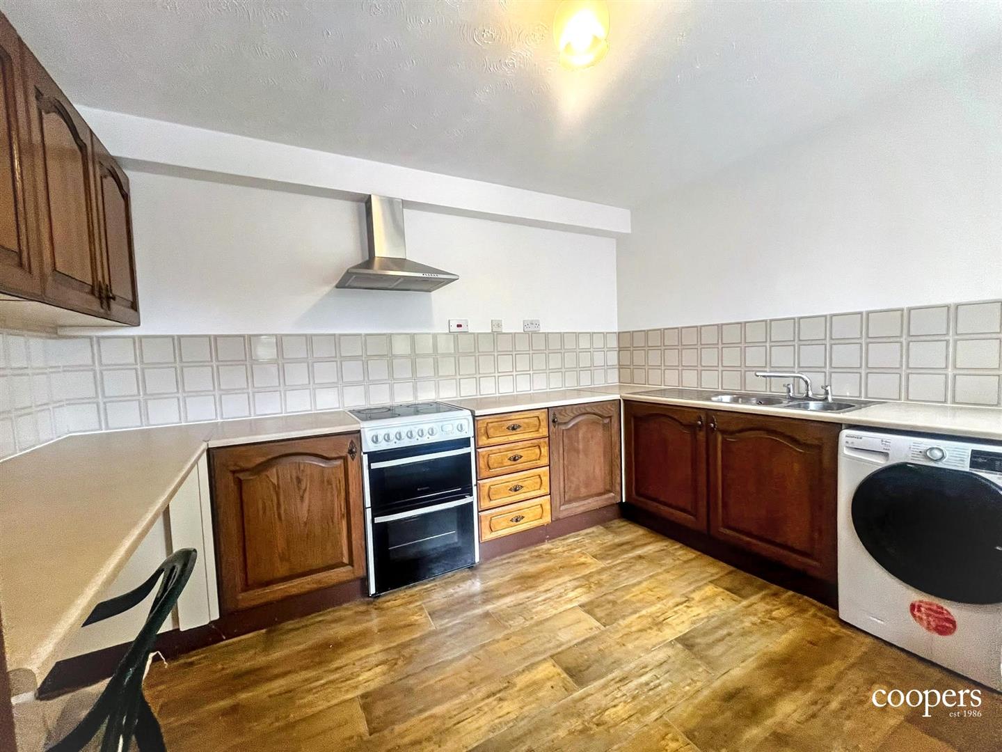 Flat Aylsham Drive in Greater London