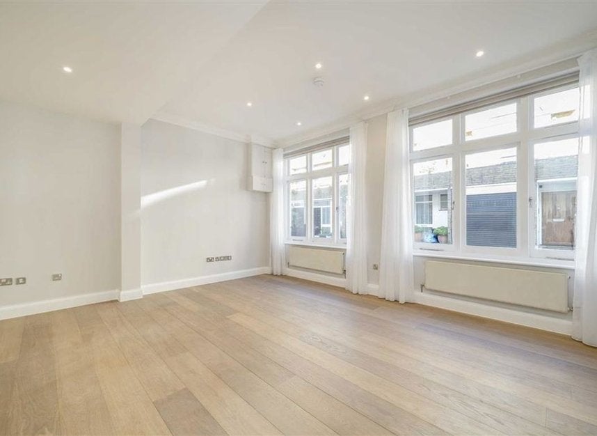 House Montagu Mews South in City of Westminster