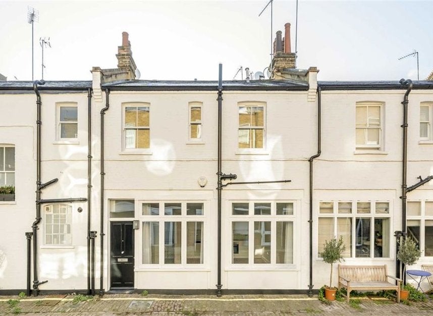 House Montagu Mews South in City of Westminster