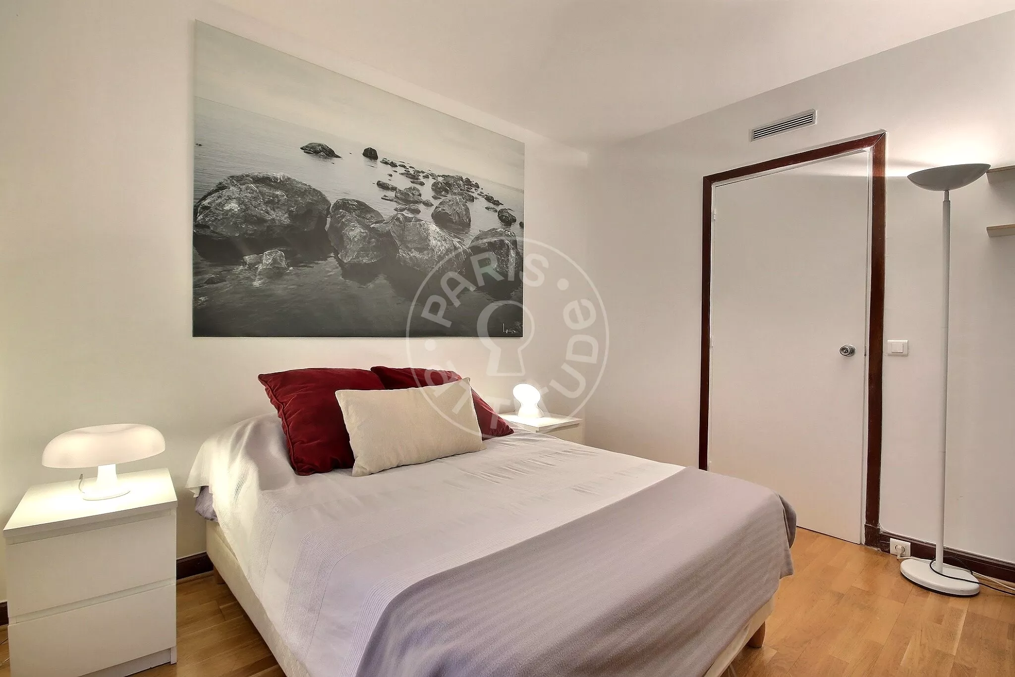 Appartement Avenue Pierre-Iᵉʳ-de-Serbie à Paris