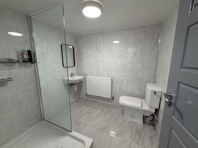 Room Lower Oxford Street in Wakefield
