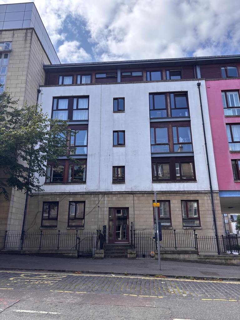 Flat Sovereign Court in City of Edinburgh