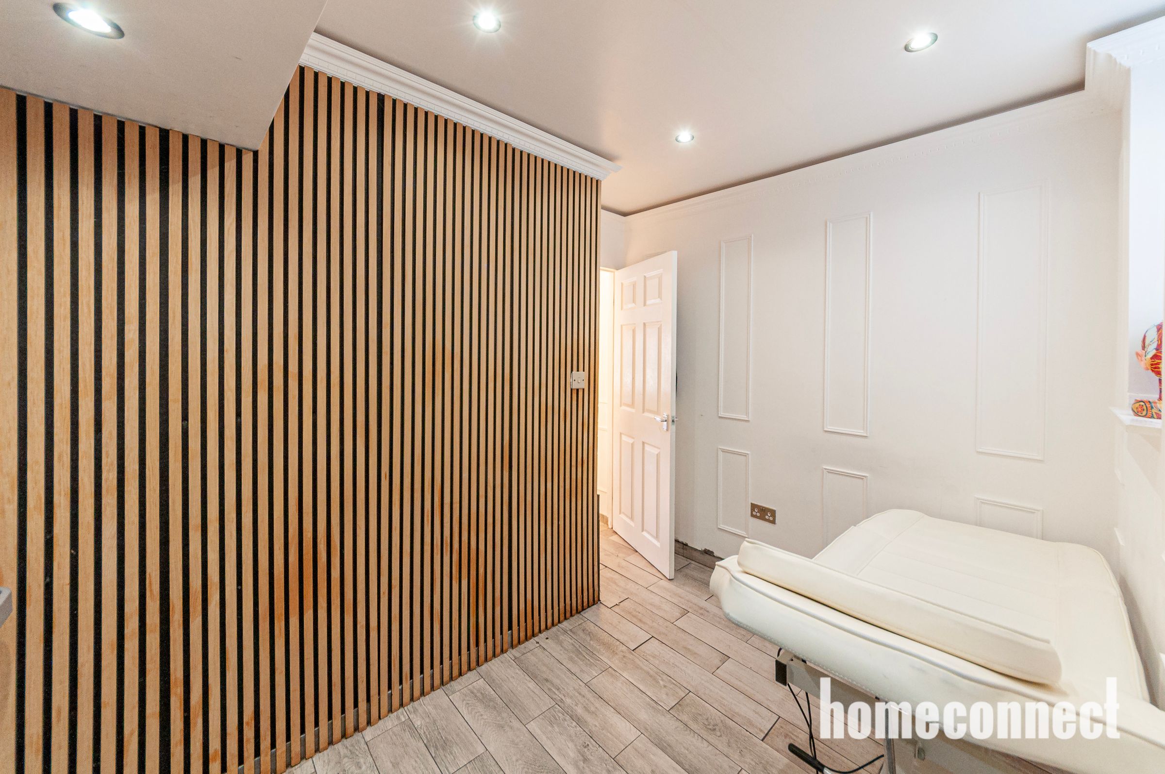 Flat Chigwell Road in Greater London