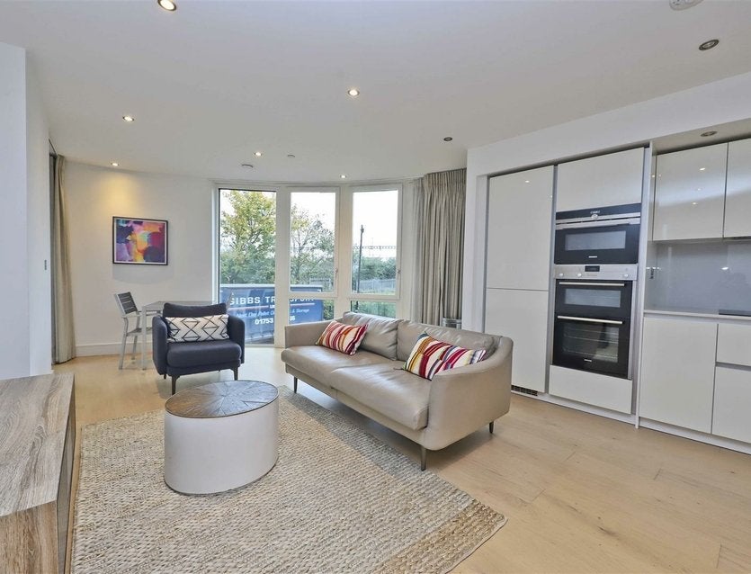 Flat Garnet Place in Greater London