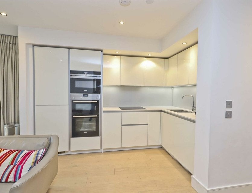 Flat Garnet Place in Greater London