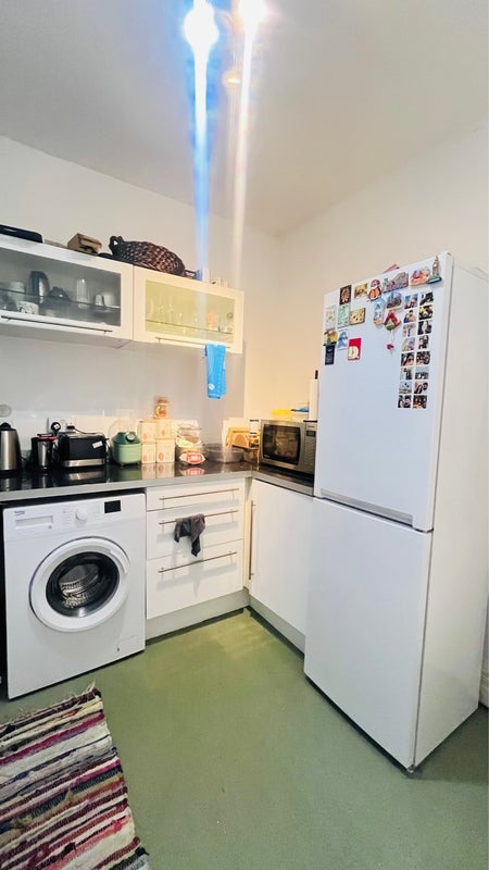 Room Kelvin Road in Cardiff