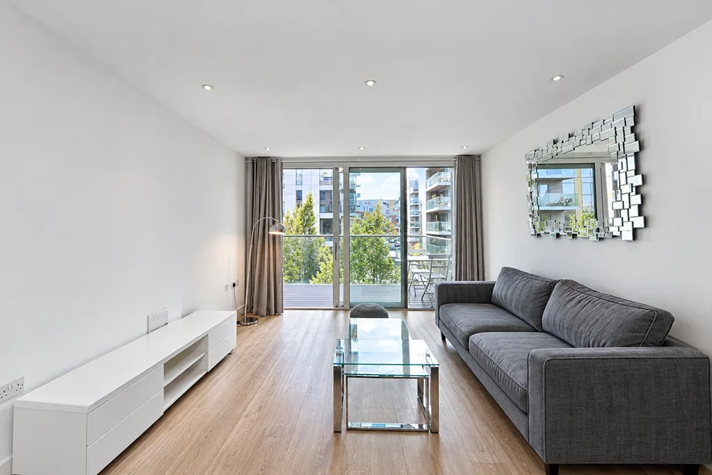 Flat Endymion Road in Greater London