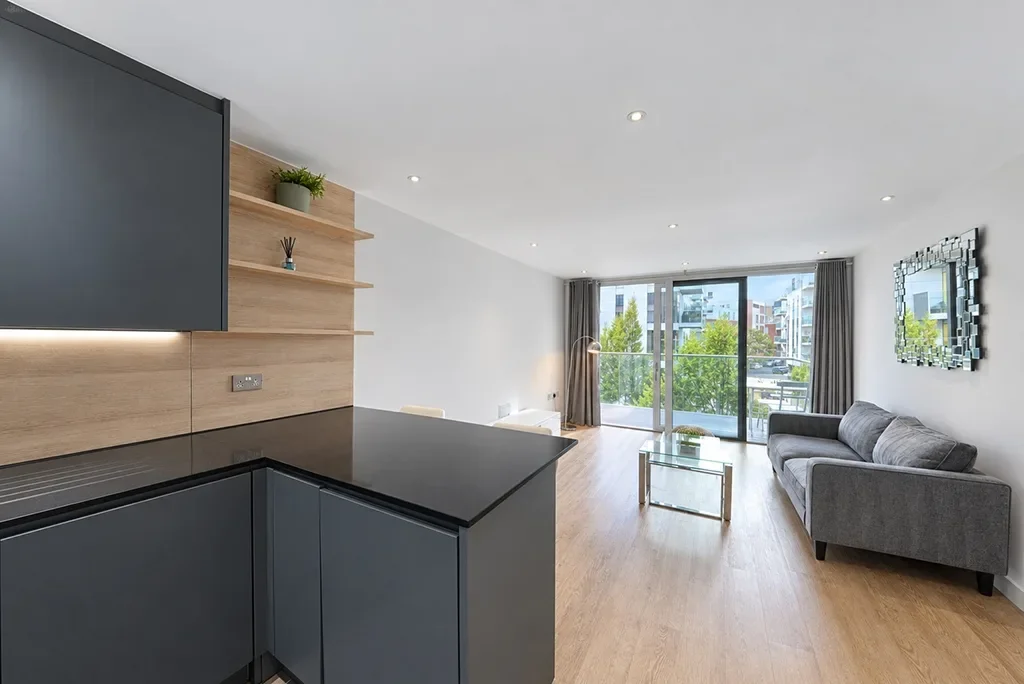 Flat Endymion Road in Greater London