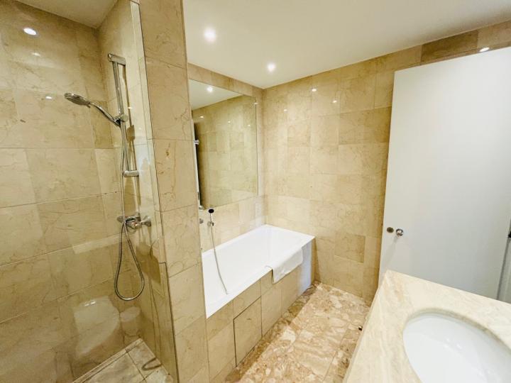 Flat Westferry Circus in Greater London