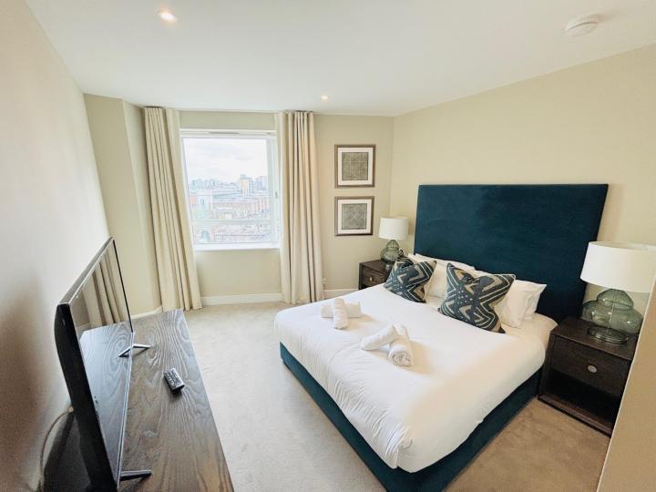 Flat Westferry Circus in Greater London