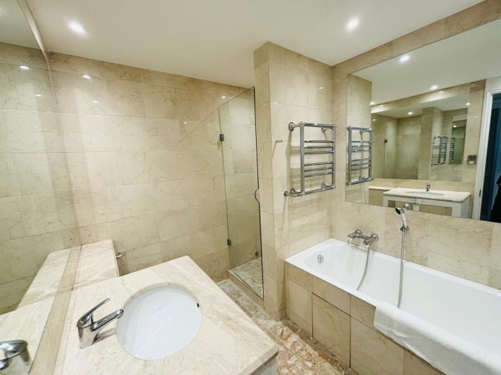 Flat Westferry Circus in Greater London