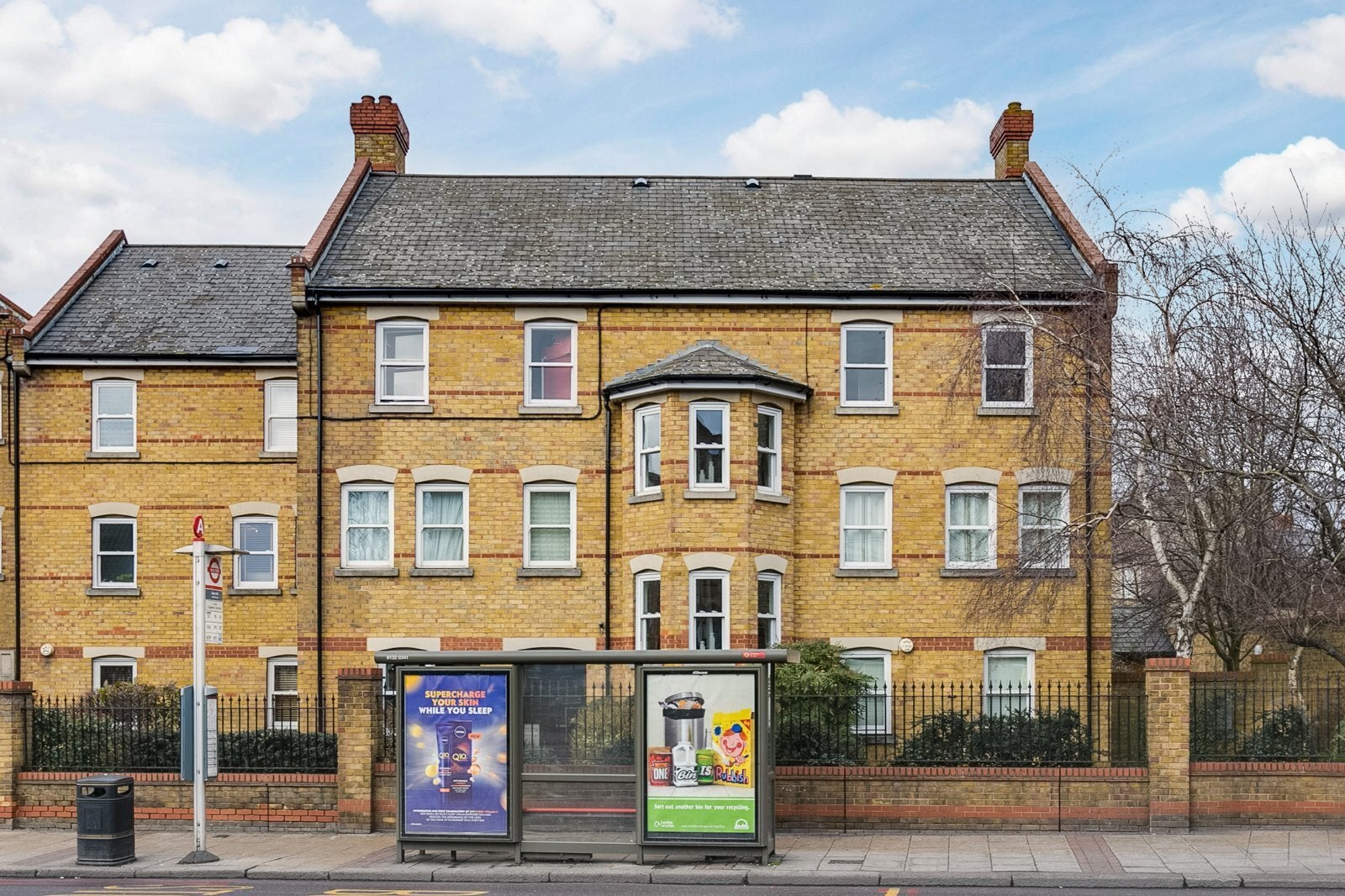Flat East Hill in Greater London