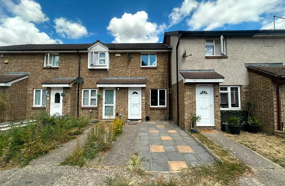 House Frogmore Close in Slough