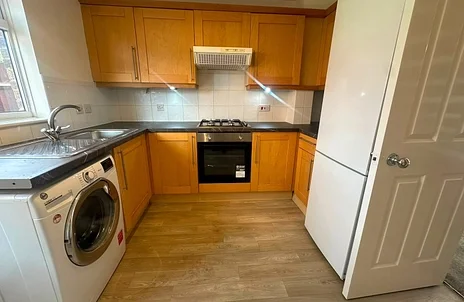 House Frogmore Close in Slough